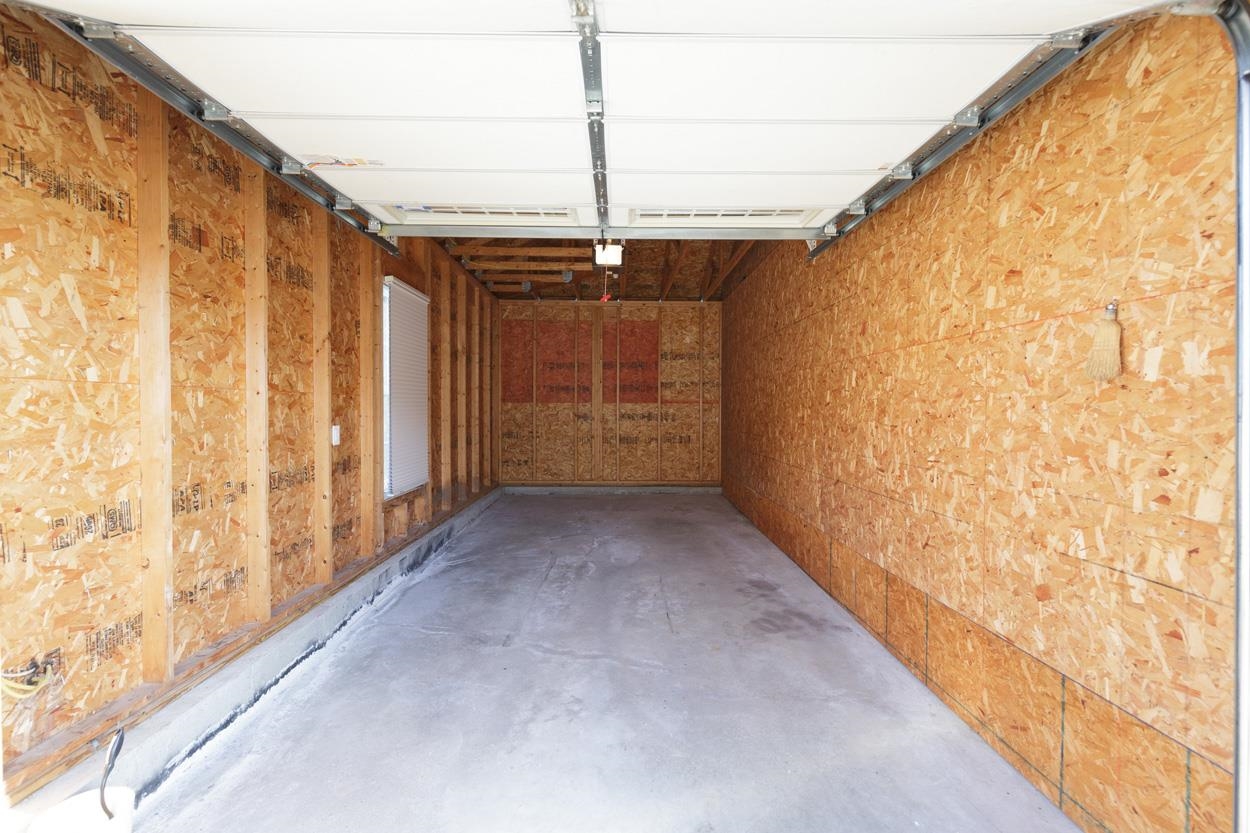 Manchester, New Hampshire 03102, United States, 2 Bedrooms Bedrooms, ,2 BathroomsBathrooms,Residential,Active,233443