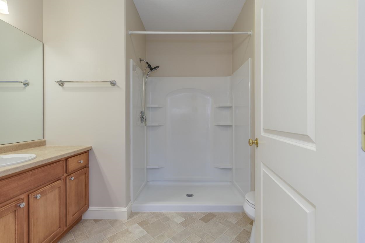 Manchester, New Hampshire 03102, United States, 2 Bedrooms Bedrooms, ,2 BathroomsBathrooms,Residential,Active,233443