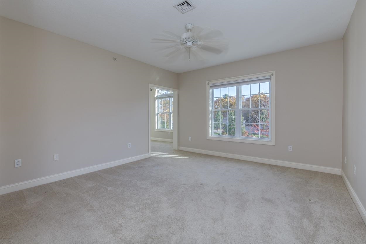 Manchester, New Hampshire 03102, United States, 2 Bedrooms Bedrooms, ,2 BathroomsBathrooms,Residential,Active,233443