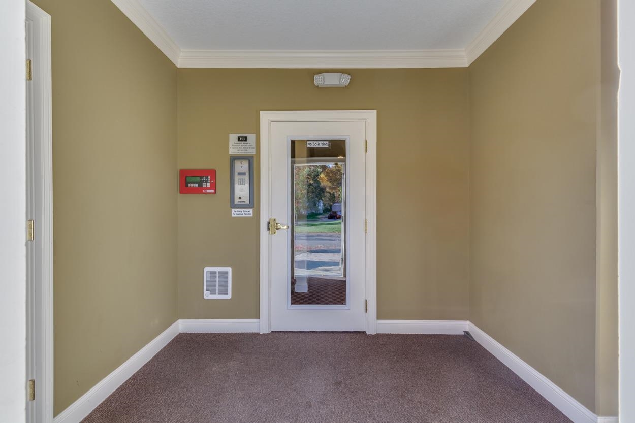 Manchester, New Hampshire 03102, United States, 2 Bedrooms Bedrooms, ,2 BathroomsBathrooms,Residential,Active,233443