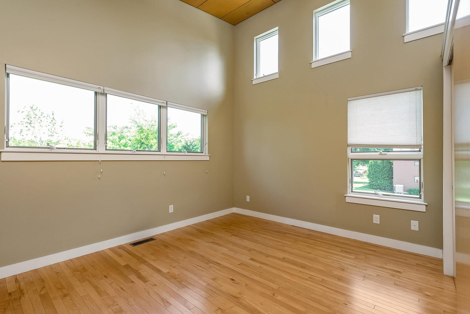 Portsmouth, New Hampshire 03801, United States, 3 Bedrooms Bedrooms, ,3 BathroomsBathrooms,Residential,Active,166084