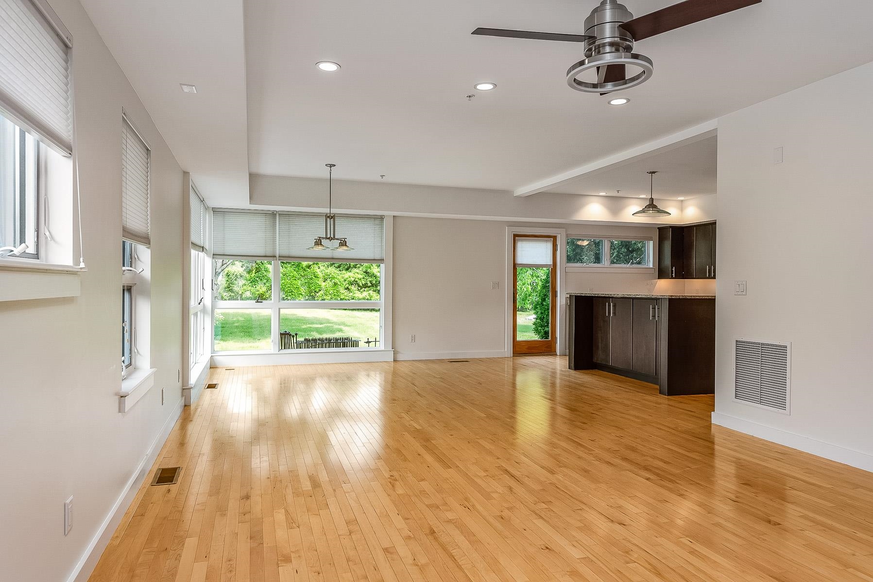 Portsmouth, New Hampshire 03801, United States, 3 Bedrooms Bedrooms, ,3 BathroomsBathrooms,Residential,Active,166084