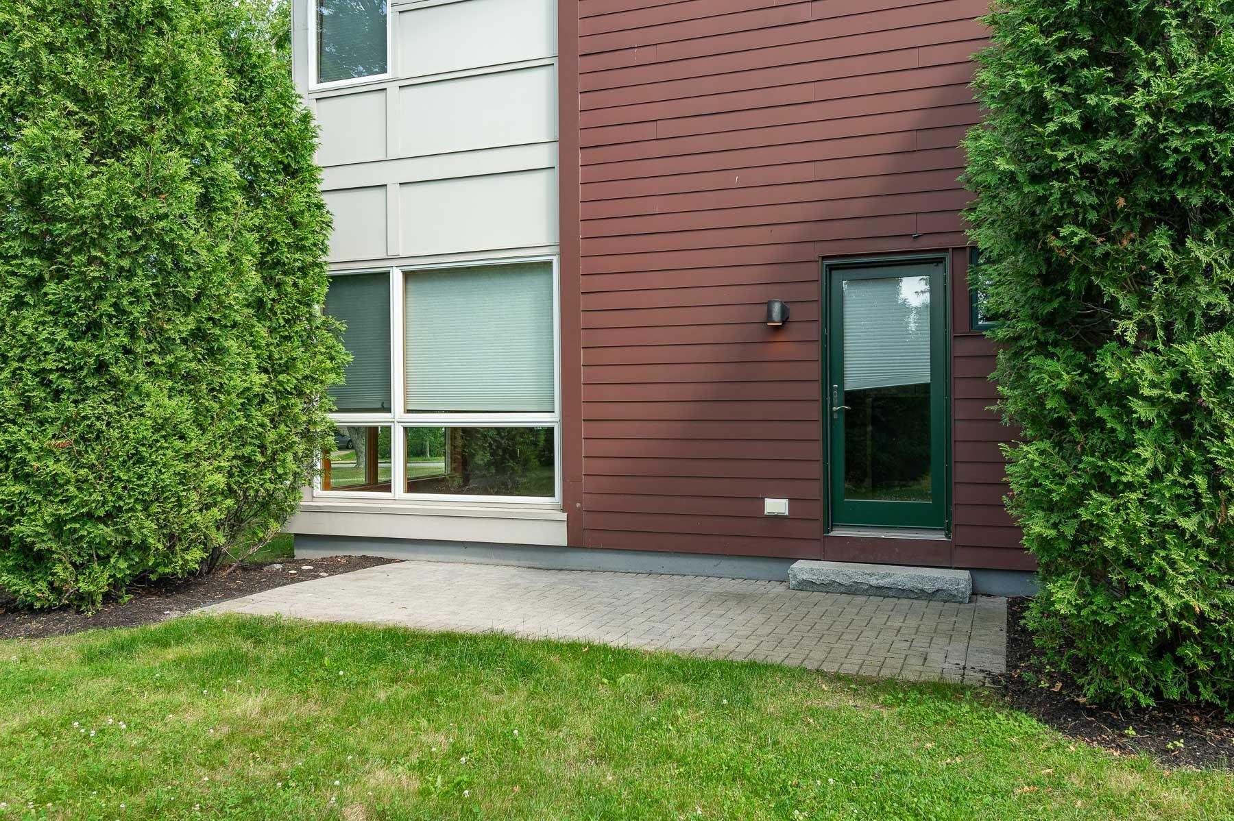 Portsmouth, New Hampshire 03801, United States, 3 Bedrooms Bedrooms, ,3 BathroomsBathrooms,Residential,Active,166084