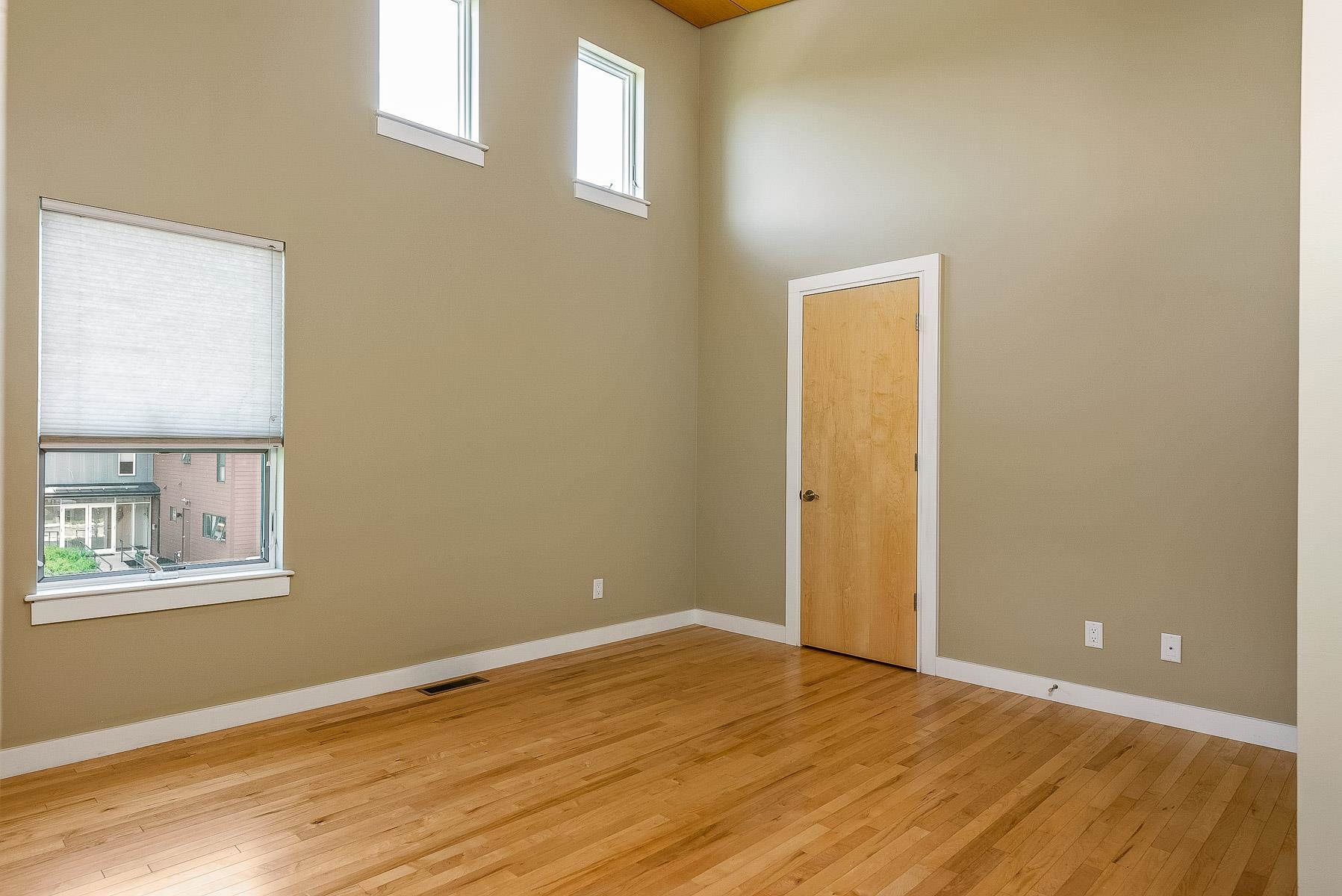 Portsmouth, New Hampshire 03801, United States, 3 Bedrooms Bedrooms, ,3 BathroomsBathrooms,Residential,Active,166084