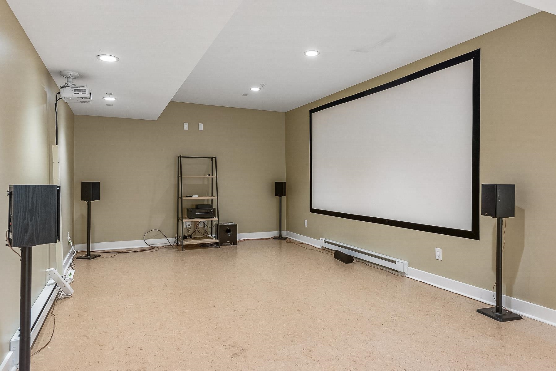 Portsmouth, New Hampshire 03801, United States, 3 Bedrooms Bedrooms, ,3 BathroomsBathrooms,Residential,Active,166084