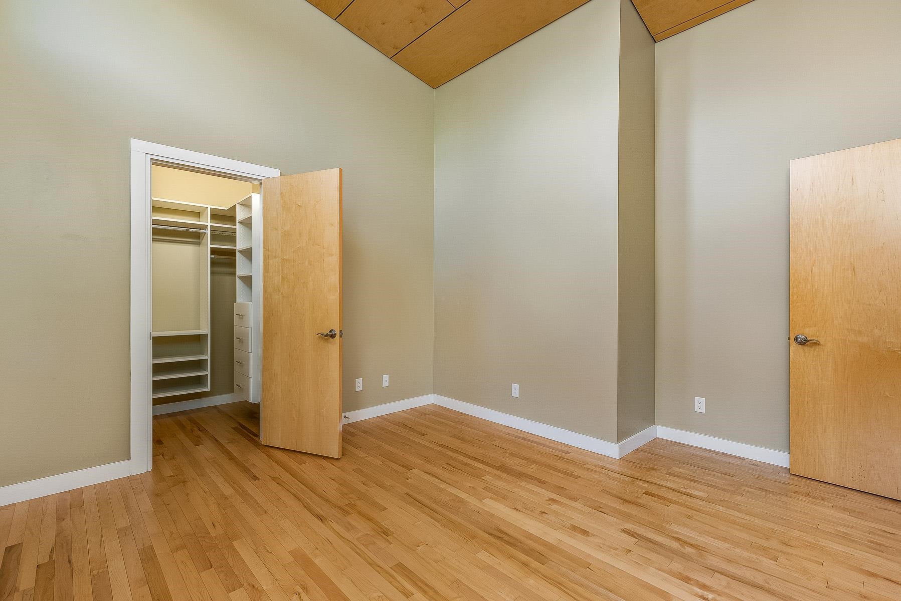 Portsmouth, New Hampshire 03801, United States, 3 Bedrooms Bedrooms, ,3 BathroomsBathrooms,Residential,Active,166084