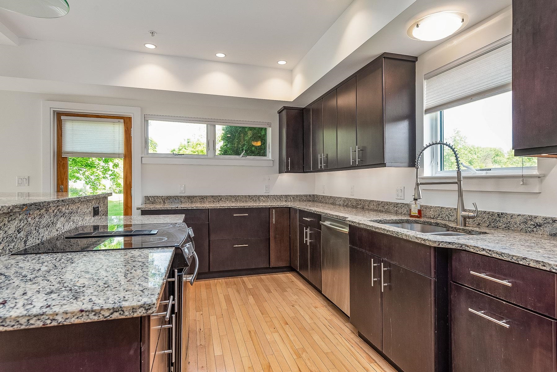 Portsmouth, New Hampshire 03801, United States, 3 Bedrooms Bedrooms, ,3 BathroomsBathrooms,Residential,Active,166084