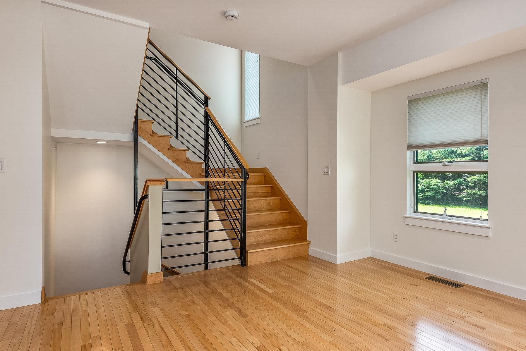 Portsmouth, New Hampshire 03801, United States, 3 Bedrooms Bedrooms, ,3 BathroomsBathrooms,Residential,Active,166084