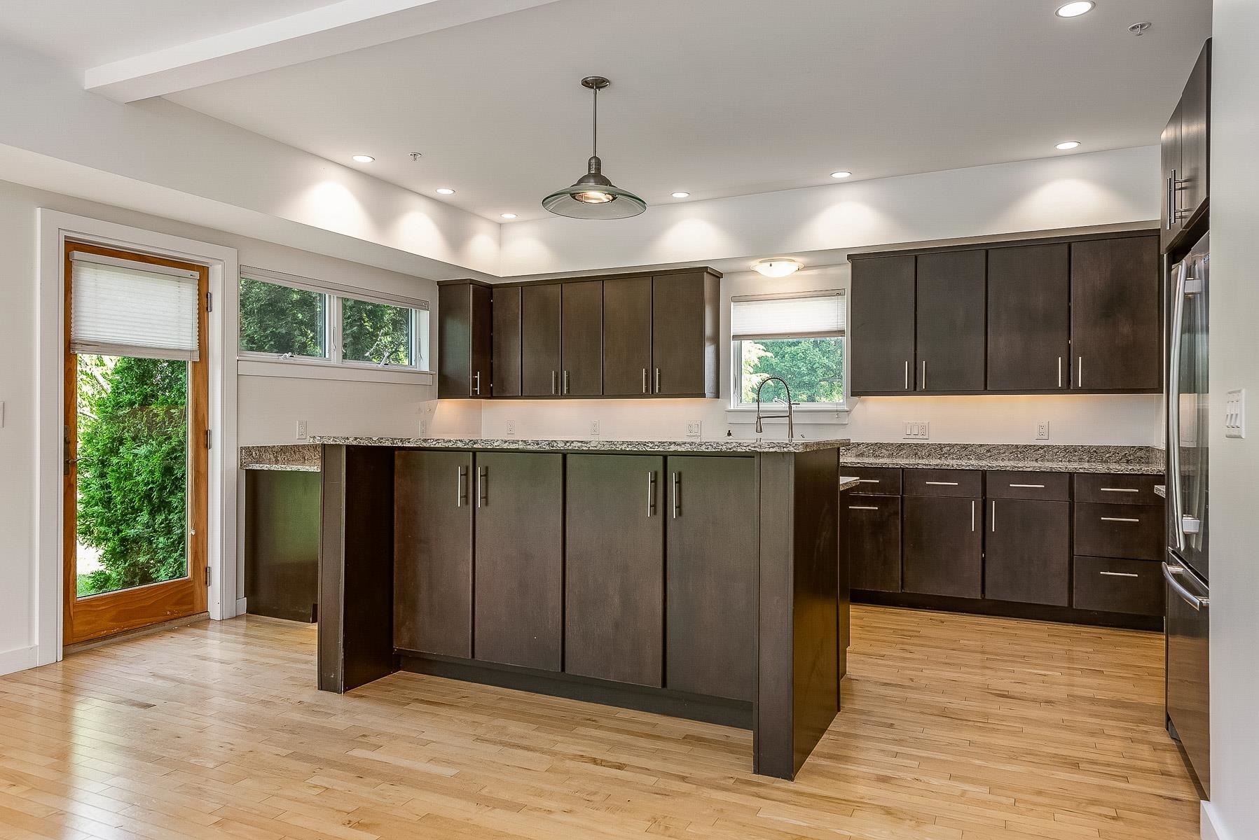 Portsmouth, New Hampshire 03801, United States, 3 Bedrooms Bedrooms, ,3 BathroomsBathrooms,Residential,Active,166084