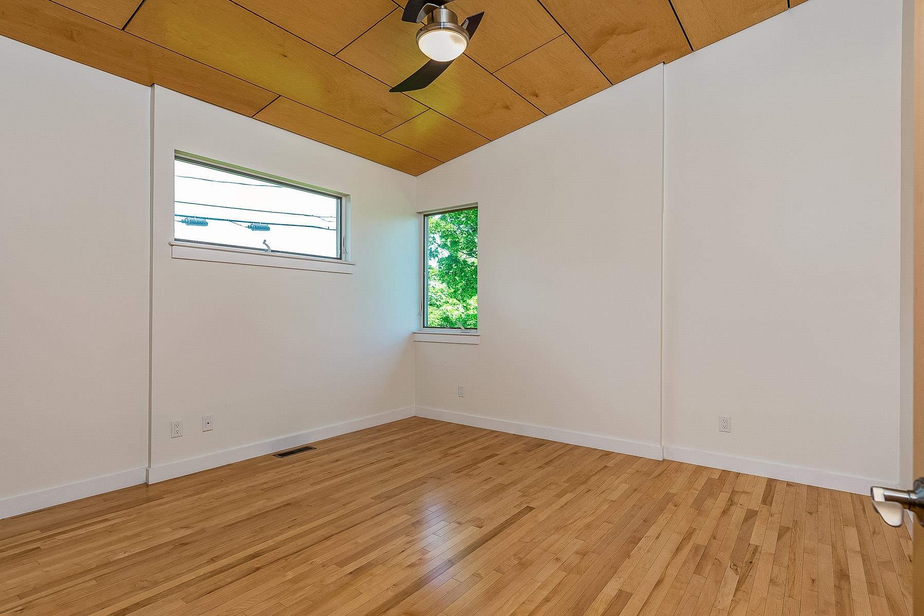 Portsmouth, New Hampshire 03801, United States, 3 Bedrooms Bedrooms, ,3 BathroomsBathrooms,Residential,Active,166084