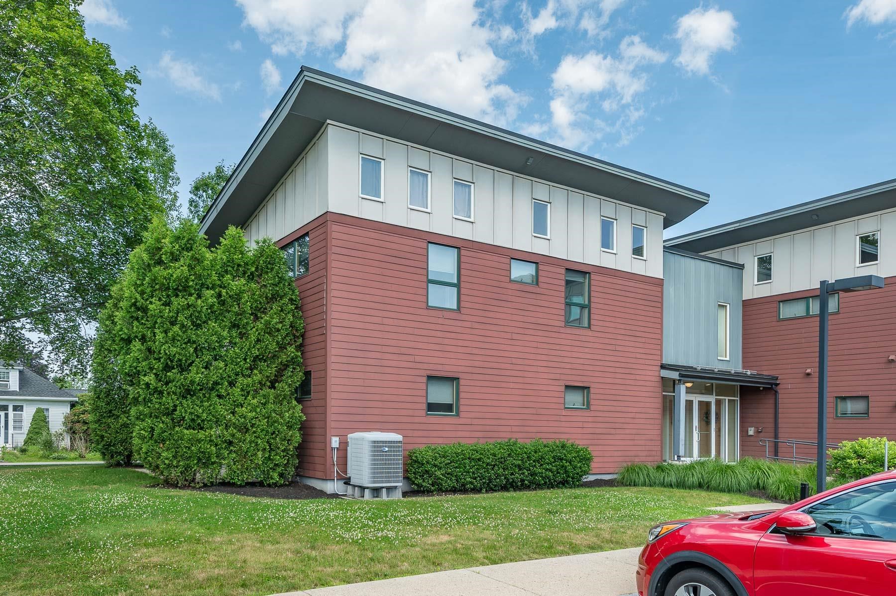 Portsmouth, New Hampshire 03801, United States, 3 Bedrooms Bedrooms, ,3 BathroomsBathrooms,Residential,Active,166084