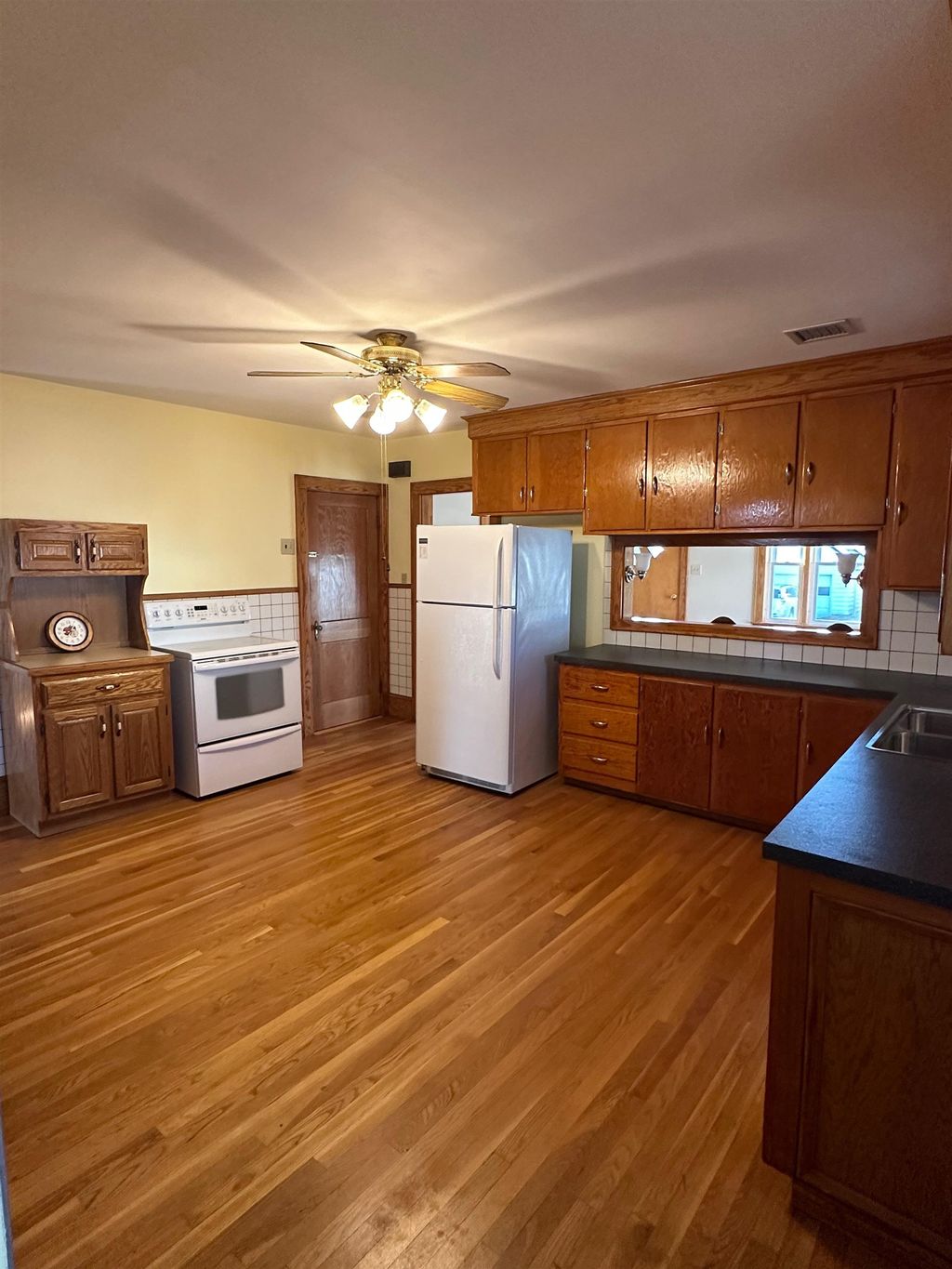 Photo of 146 Harrington Avenue, Manchester, NH 03103 (MLS # 5075180)