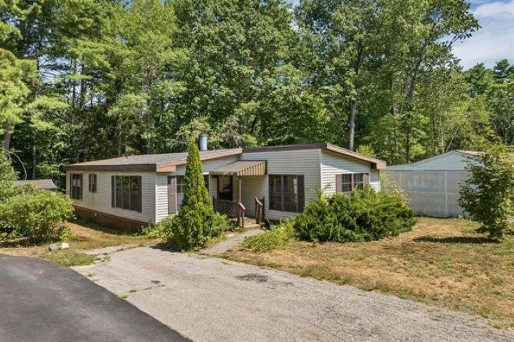 Photo of 117 River Ledge Drive, Goffstown, NH 03045 (MLS # 5072461)