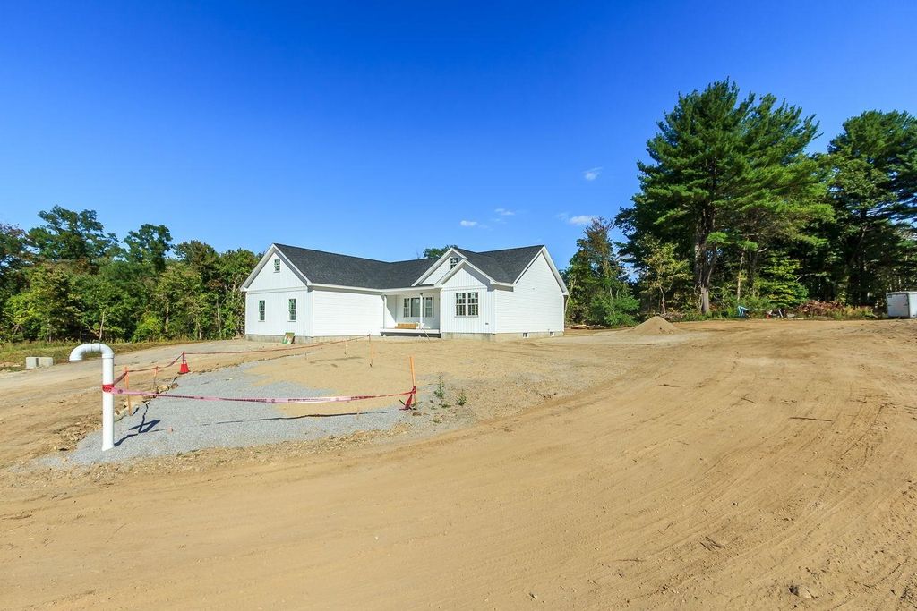 Photo of 90 High Range Road, Londonderry, NH 03053 (MLS # 5062001)