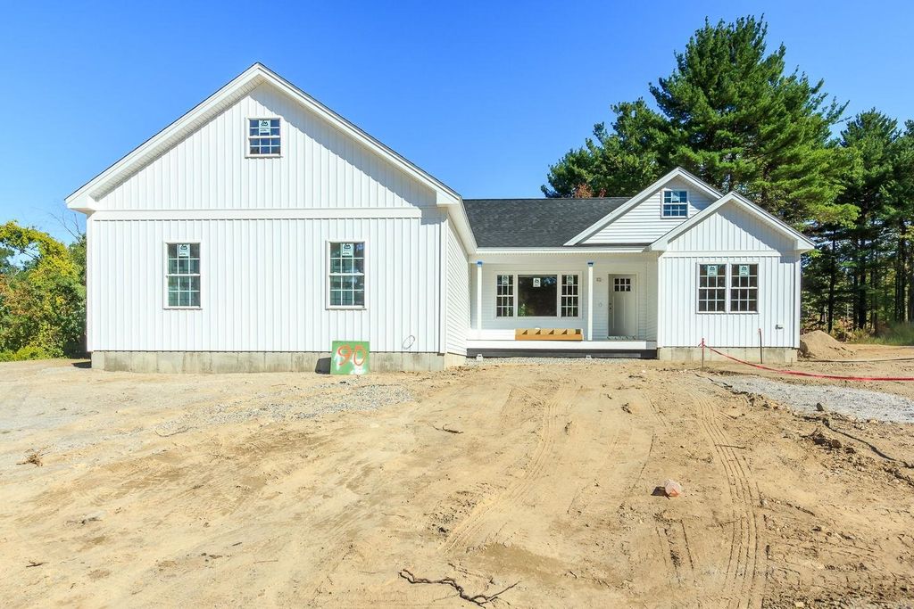 Photo of 90 High Range Road, Londonderry, NH 03053 (MLS # 5062001)