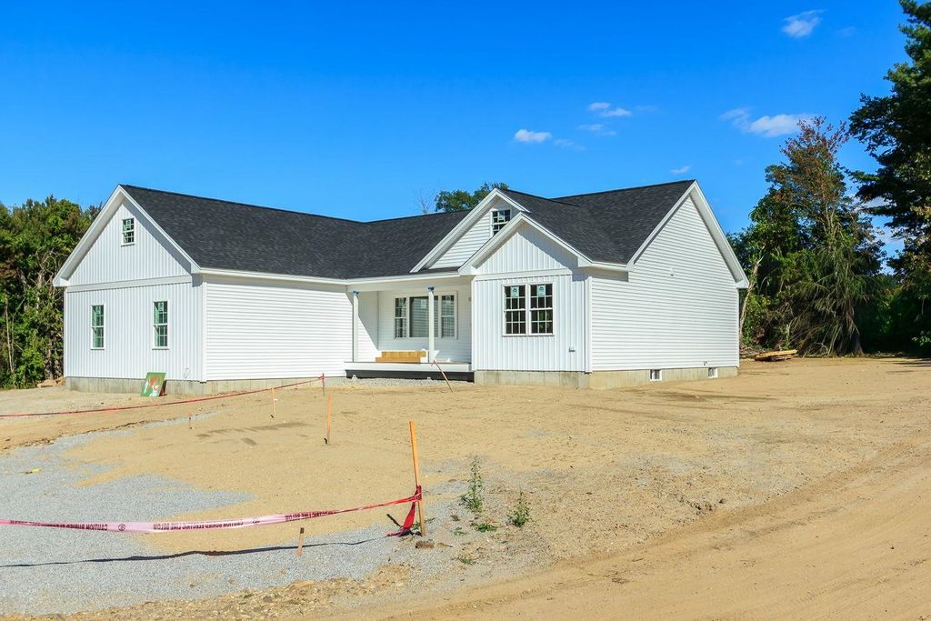 Photo of 90 High Range Road, Londonderry, NH 03053 (MLS # 5062001)