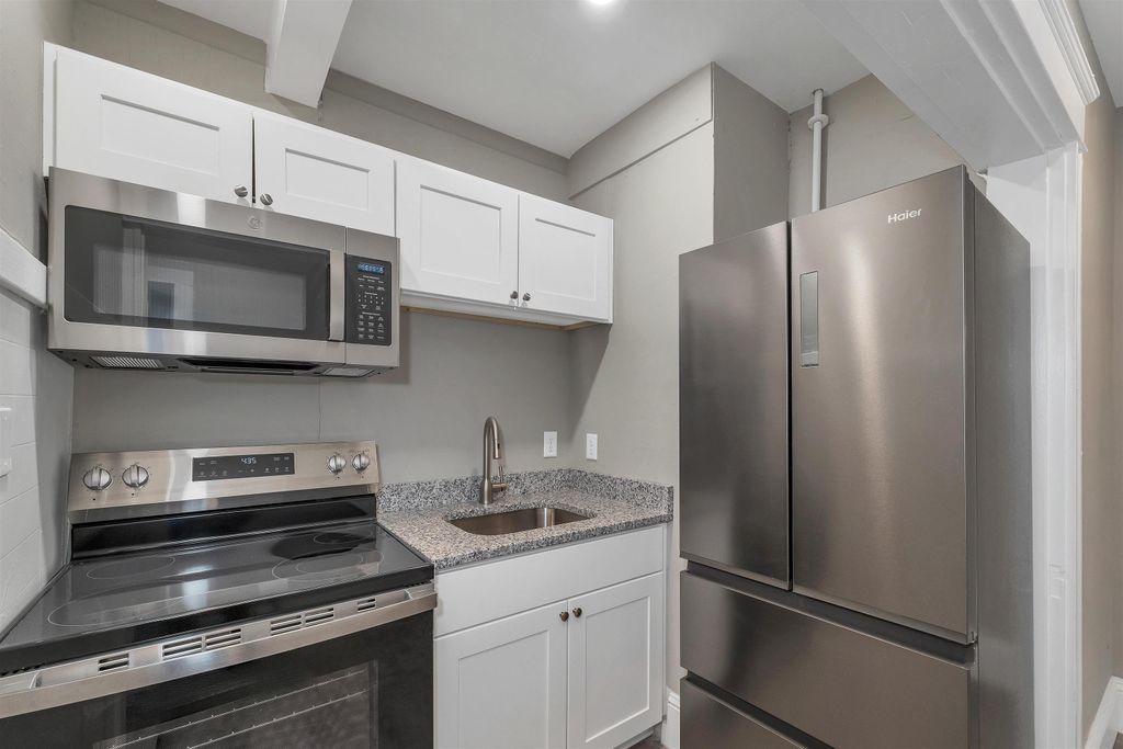 Photo of 56 Brook Street #3, Manchester, NH 03104 (MLS # 5076029)