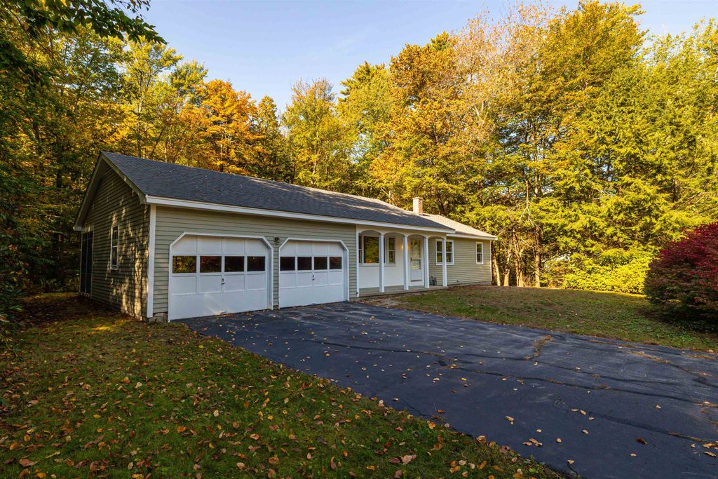 Photo of 7 Old Coach Road, Bow, NH 03304 (MLS # 5064067)