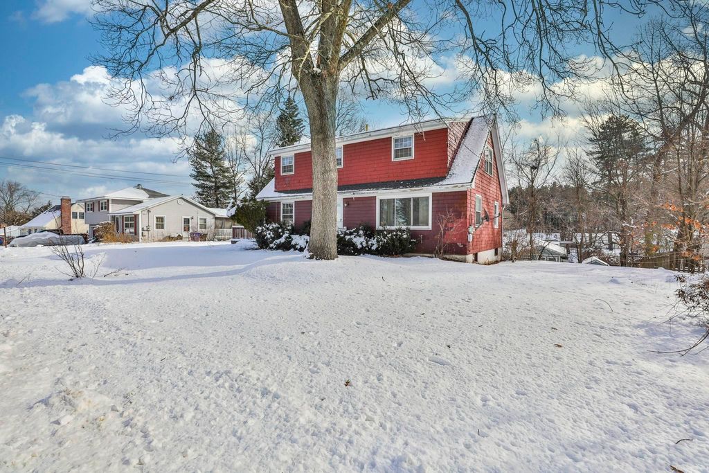 Photo of 12 Hemlock Street, Hudson, NH 03051 (MLS # 5074664)