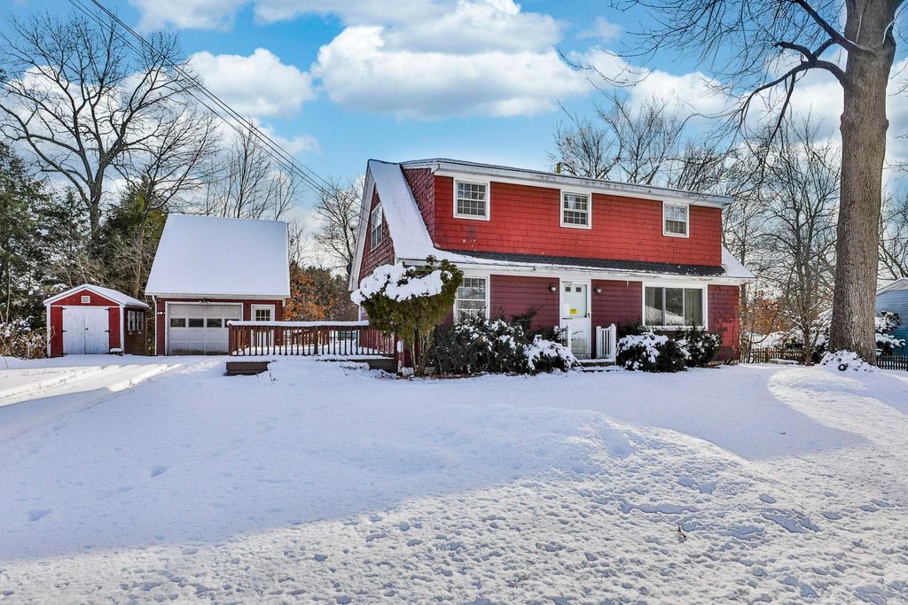 Photo of 12 Hemlock Street, Hudson, NH 03051 (MLS # 5074664)