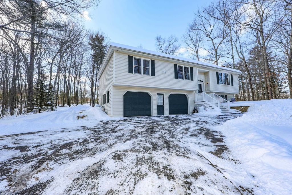 Photo of 40 Joanne Drive, Hooksett, NH 03106 (MLS # 5075320)