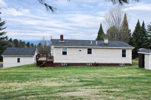 623 E Village Road Waterford VT 05819