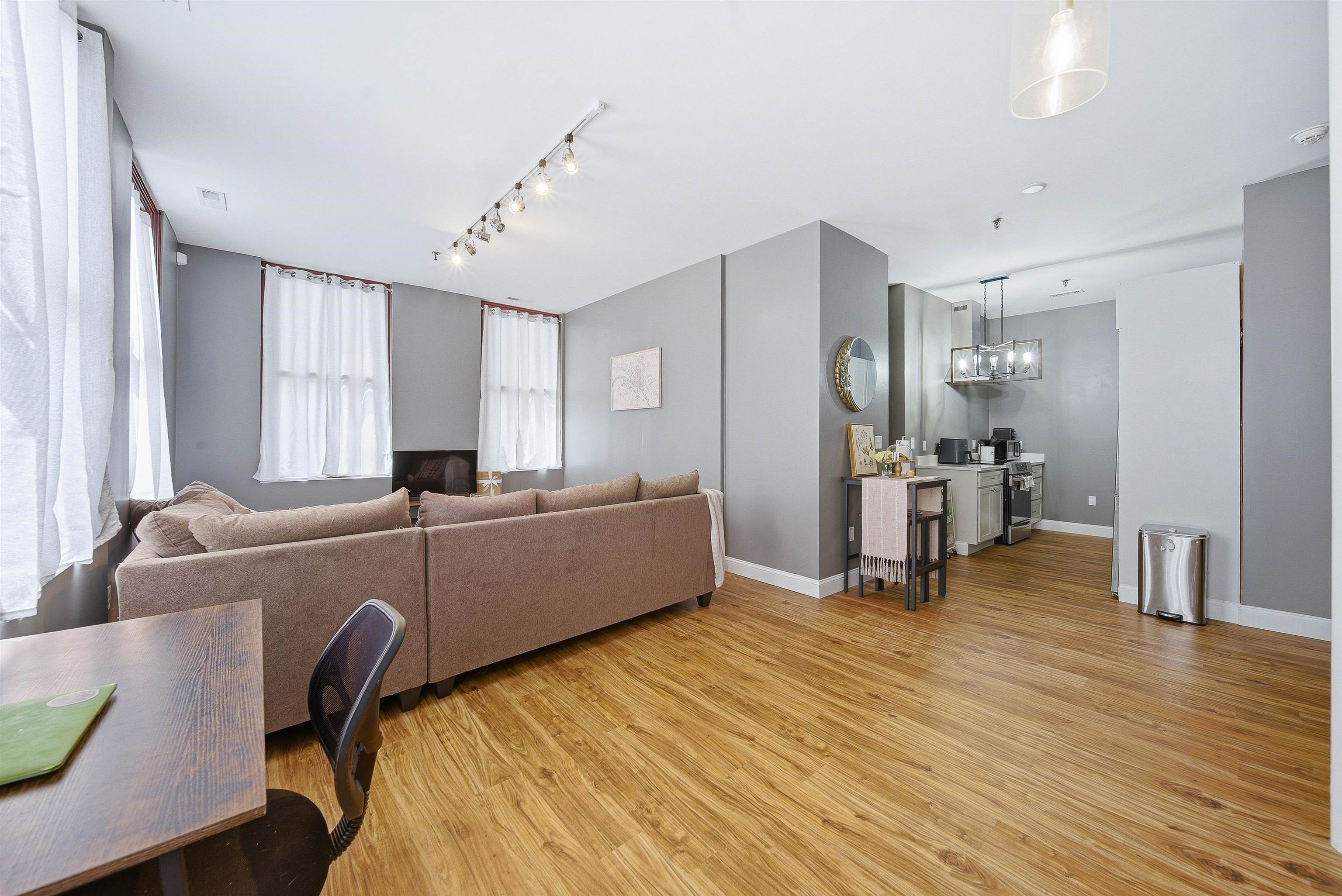 470 Silver Street 123