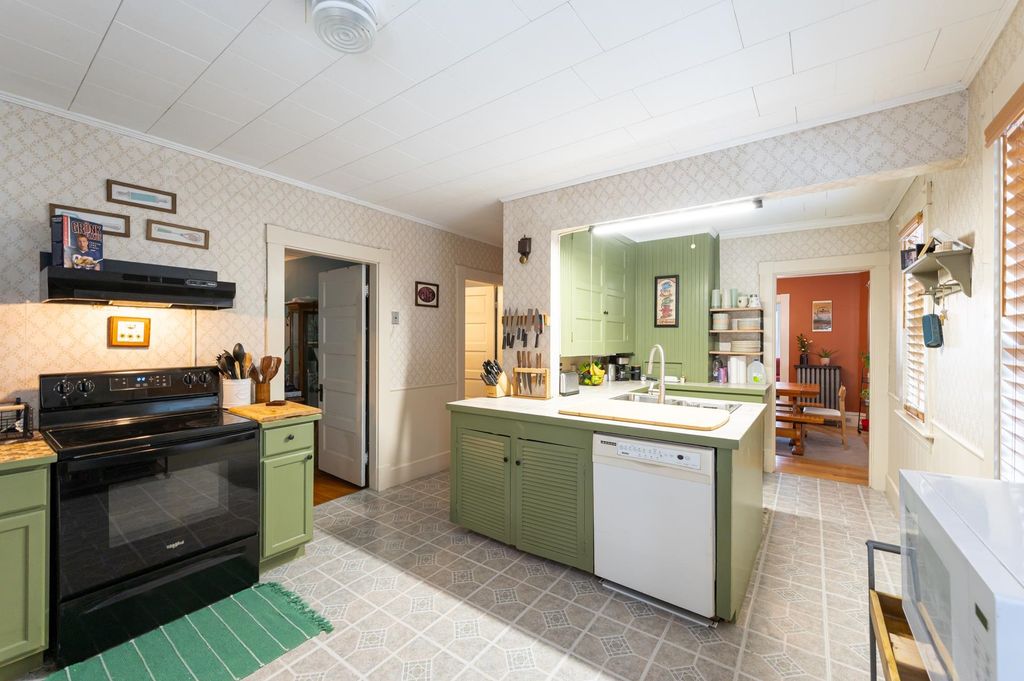 Photo of 330332 Ash Street, Manchester, NH 03104 (MLS # 5074769)