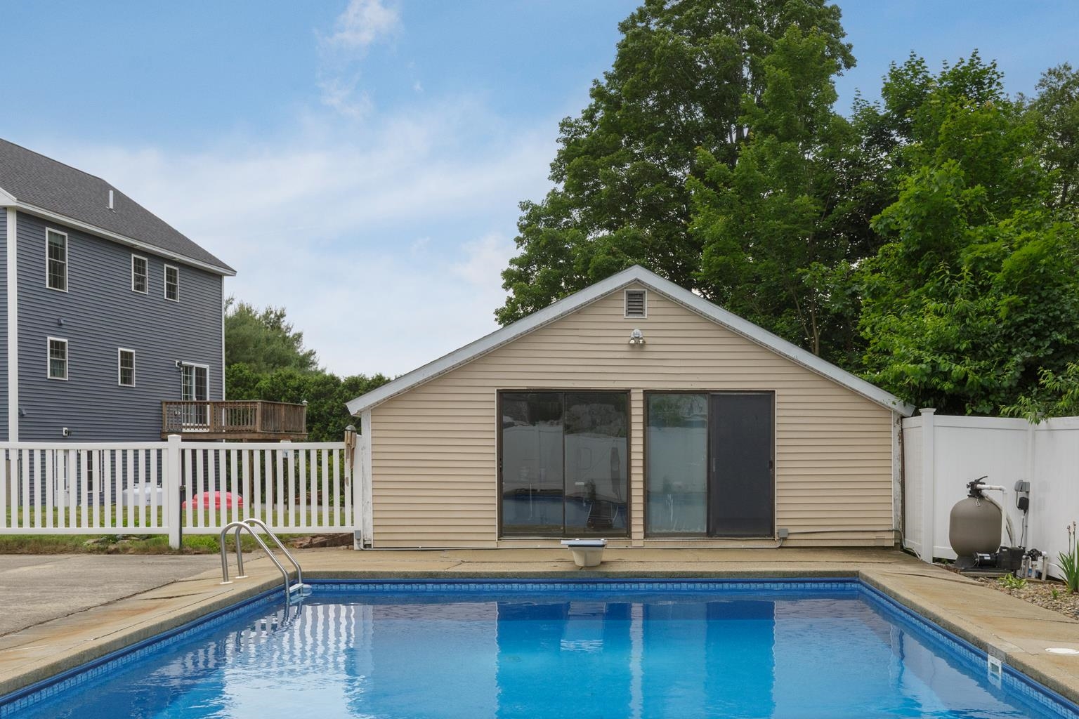 Pembroke, New Hampshire 03275, United States, 3 Bedrooms Bedrooms, ,2 BathroomsBathrooms,Residential,Active,153090