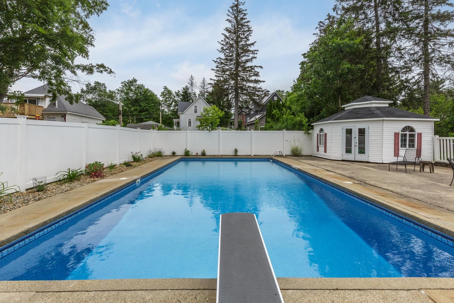 Pembroke, New Hampshire 03275, United States, 3 Bedrooms Bedrooms, ,2 BathroomsBathrooms,Residential,Active,153090