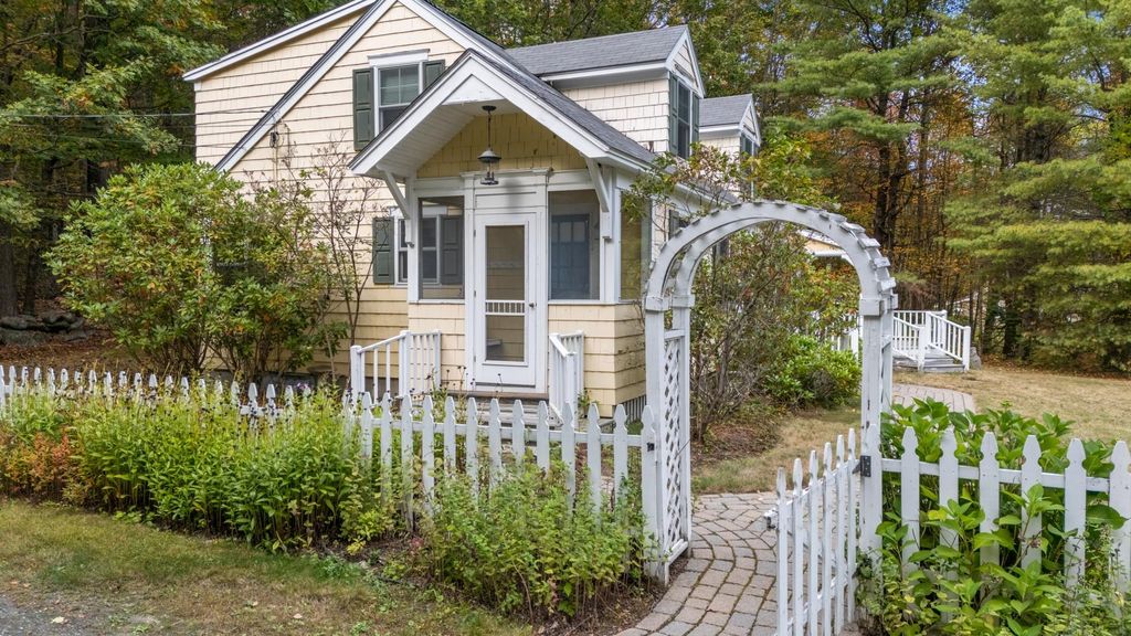 Photo of 385 Seamans Road, New London, NH 03257 (MLS # 5063865)