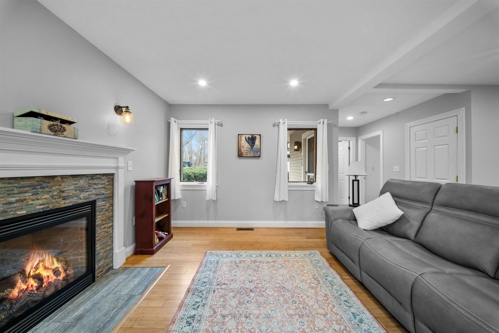 Photo of 124 Spinnaker Way, Portsmouth, NH 03801 (MLS # 5082367)