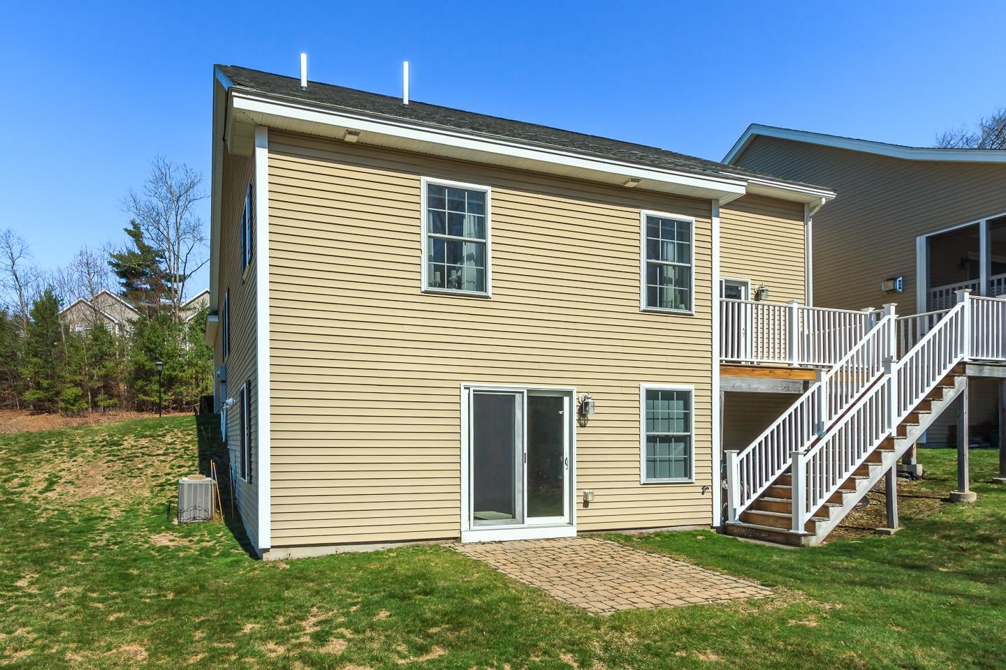 Hooksett, New Hampshire 03106, United States, 2 Bedrooms Bedrooms, ,2 BathroomsBathrooms,Residential,Pending,114539