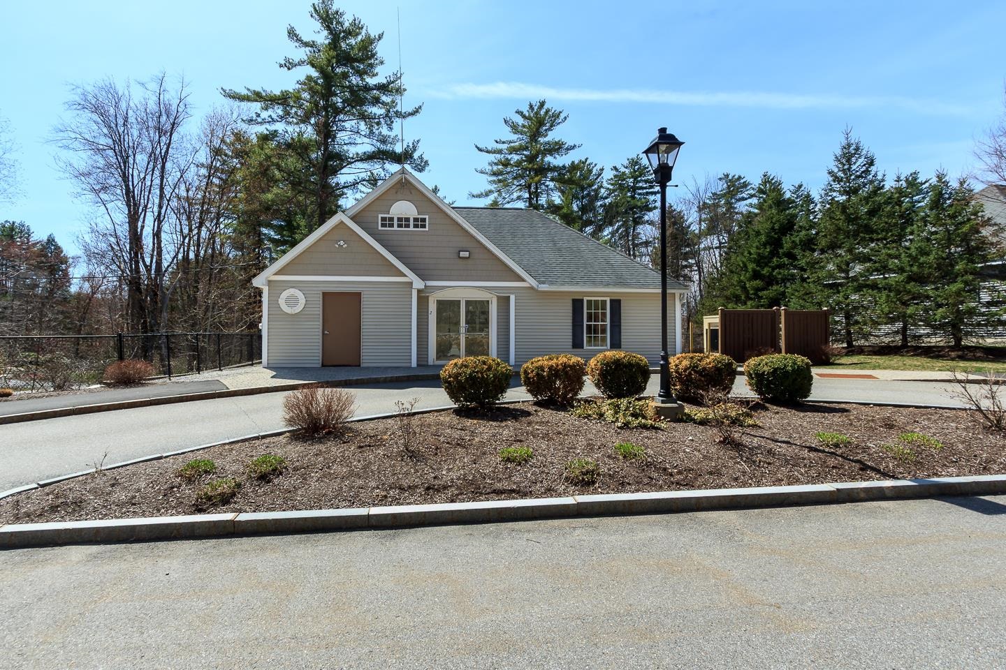 Hooksett, New Hampshire 03106, United States, 2 Bedrooms Bedrooms, ,2 BathroomsBathrooms,Residential,Pending,114539