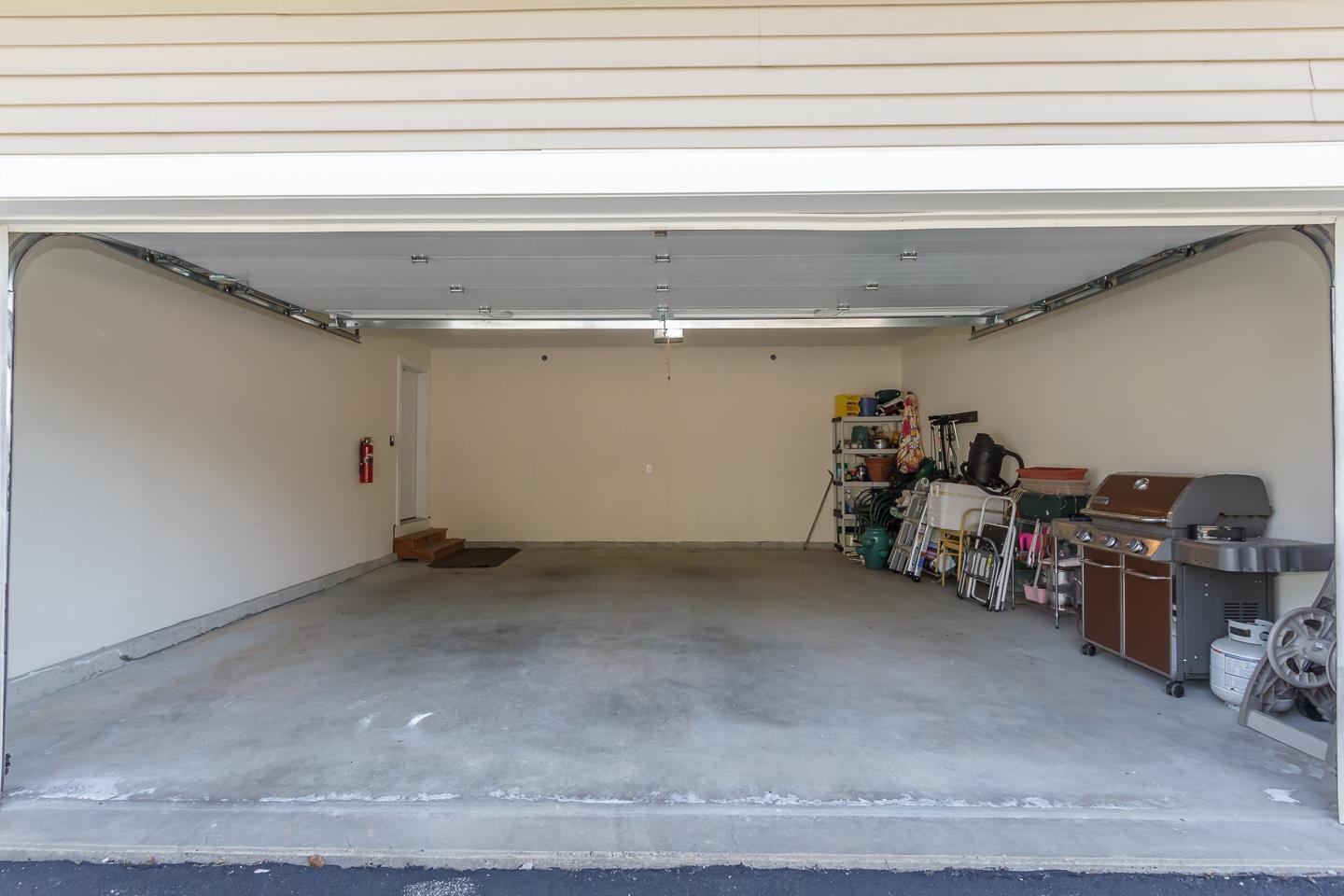 Hooksett, New Hampshire 03106, United States, 2 Bedrooms Bedrooms, ,2 BathroomsBathrooms,Residential,Pending,114539