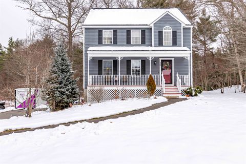 Photo of 30 Pondview Drive, Derry, NH 03038 (MLS # 5071907)