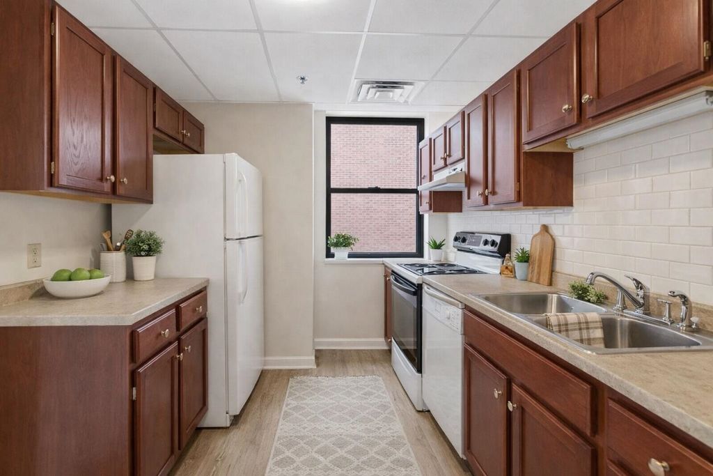 Photo of 1015 Elm Street, Manchester, NH 03101 (MLS # 5074704)