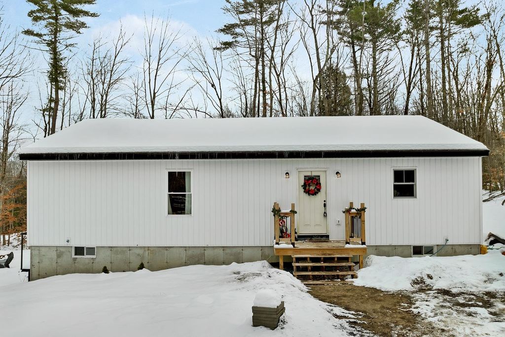 Photo of 23 woodcrest Drive, Ossipee, NH 03864 (MLS # 5072400)