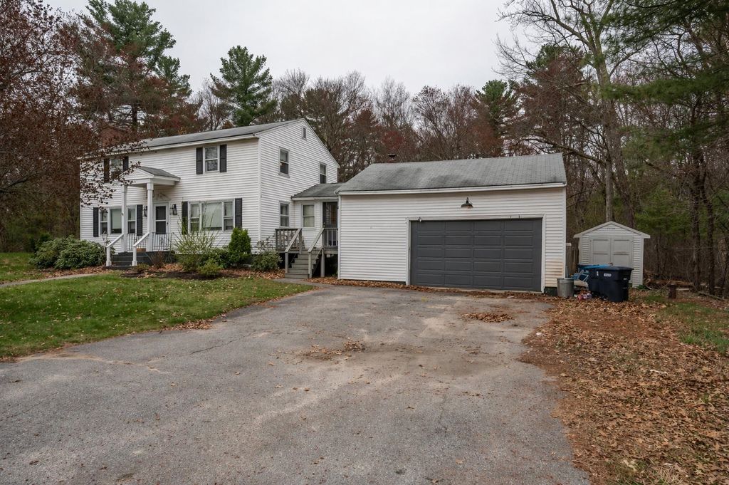 Photo of 5 Lisa Terrace, Pelham, NH 03076 (MLS # 5085116)
