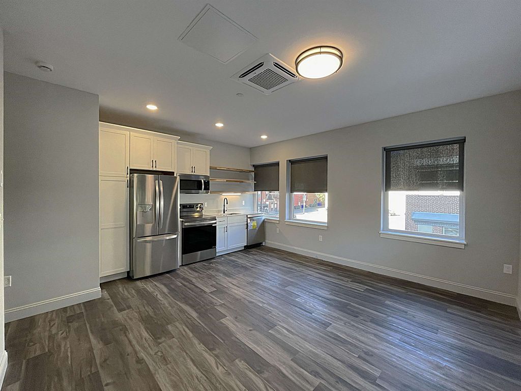 Photo of 25 Lowell Street #202, Manchester, NH 03101 (MLS # 5067743)