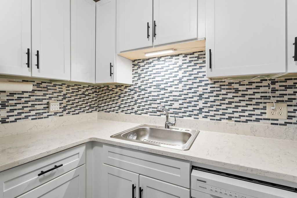 Photo of 128 Mammoth Road #107, Hooksett, NH 03106 (MLS # 5063926)