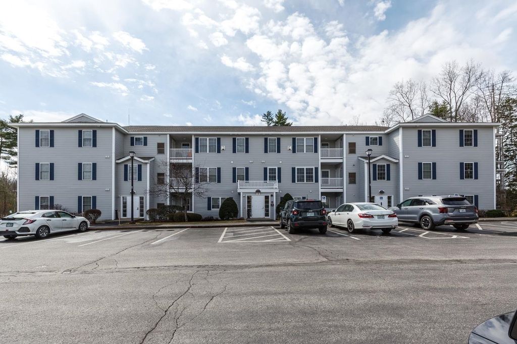 Photo of 4 Crestview Circle #109, Londonderry, NH 03053 (MLS # 5081830)