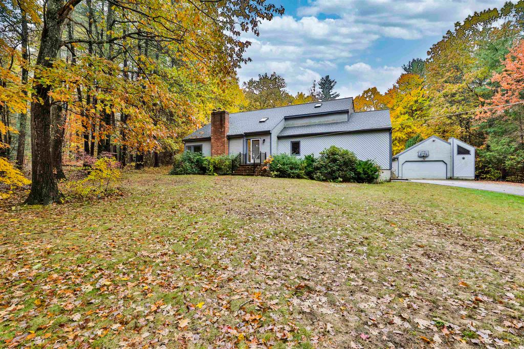 Photo of 11 Teloian Drive, Hudson, NH 03051 (MLS # 5066916)