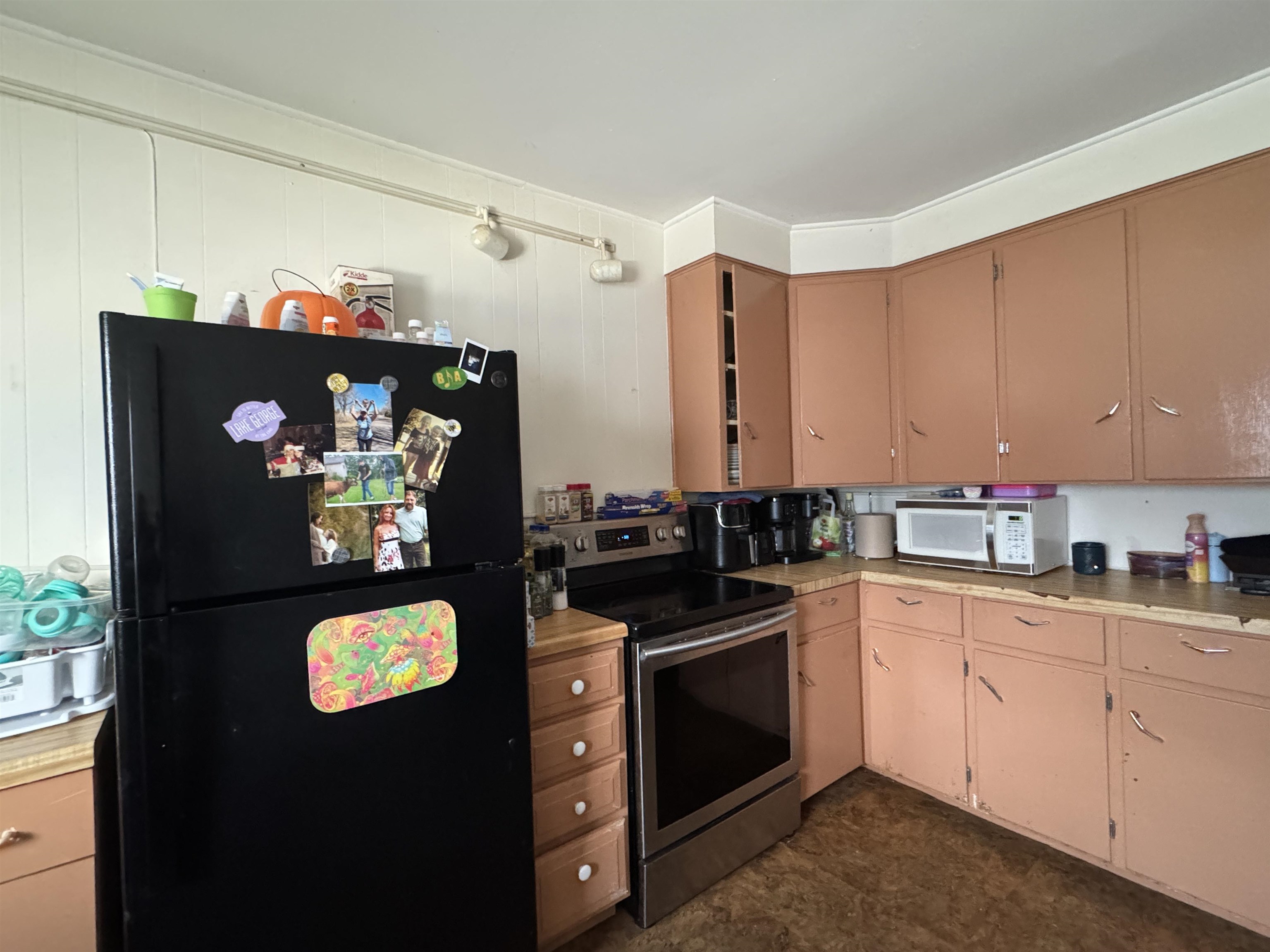 27 Upper Welden Street