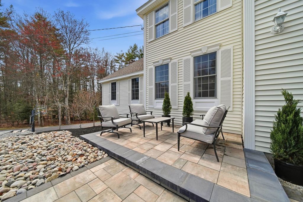 Photo of 322 Meadow Fox Lane, Chester, NH 03036 (MLS # 5084336)