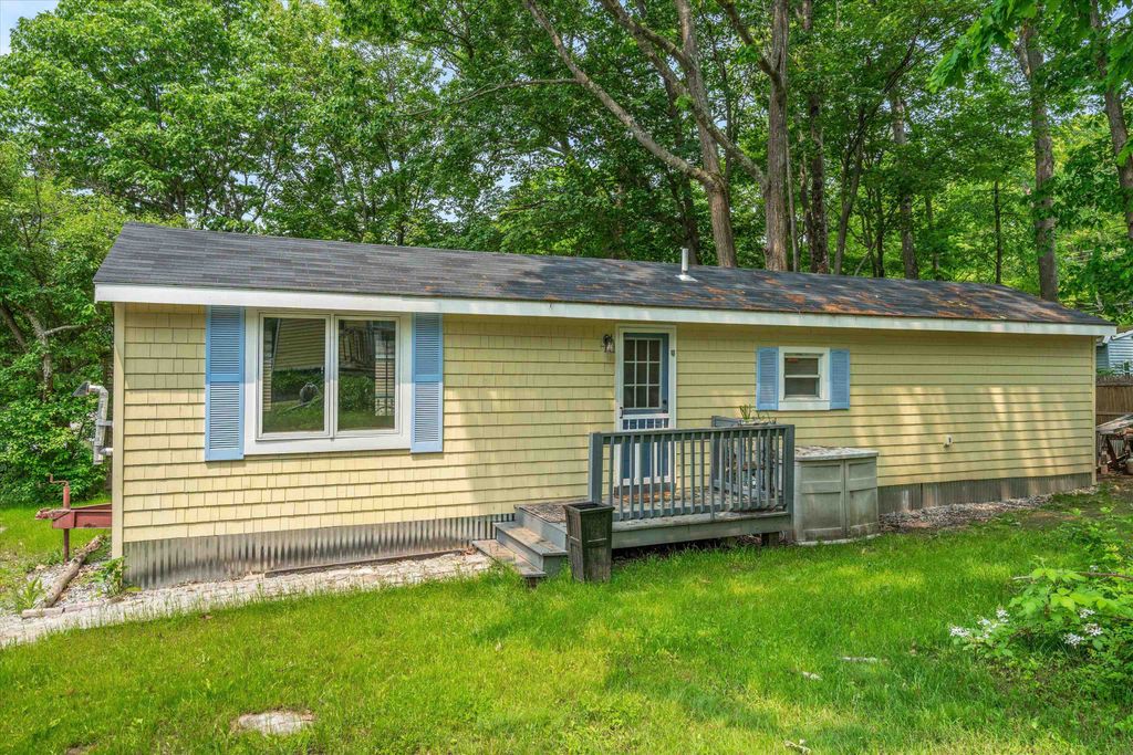 Photo of 8 Bush Avenue, Allenstown, NH 03275 (MLS # 5048027)