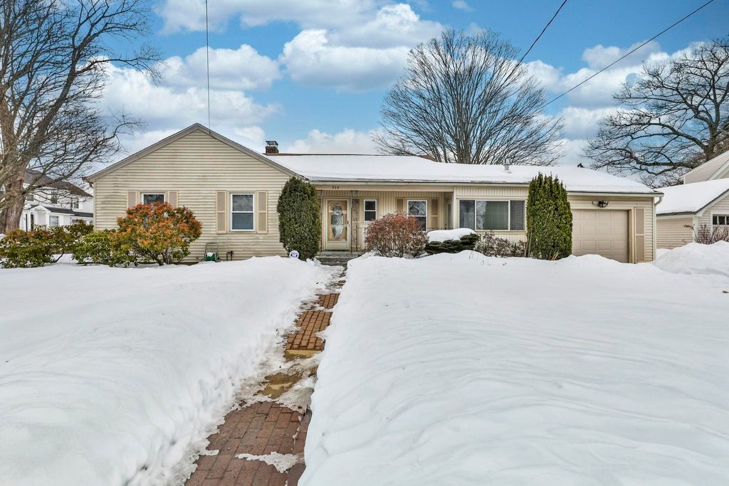 Photo of 305 Blodget Street, Manchester, NH 03104 (MLS # 5078259)