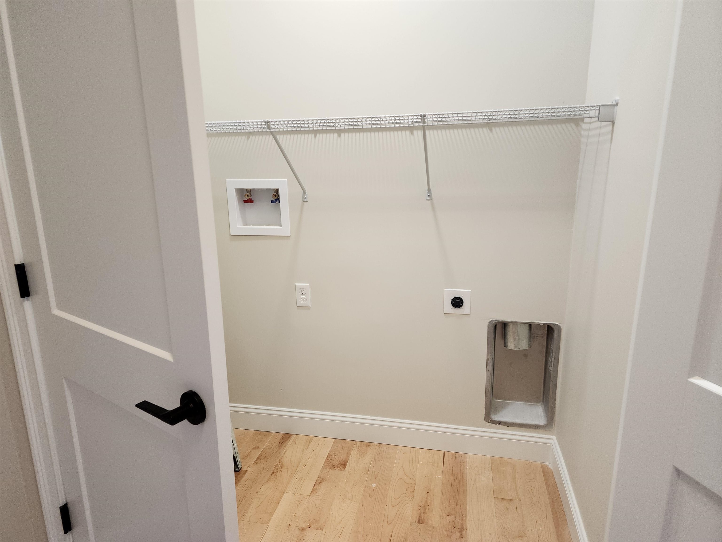 Chichester, New Hampshire 03258, United States, 2 Bedrooms Bedrooms, ,2 BathroomsBathrooms,Residential,Active,94939