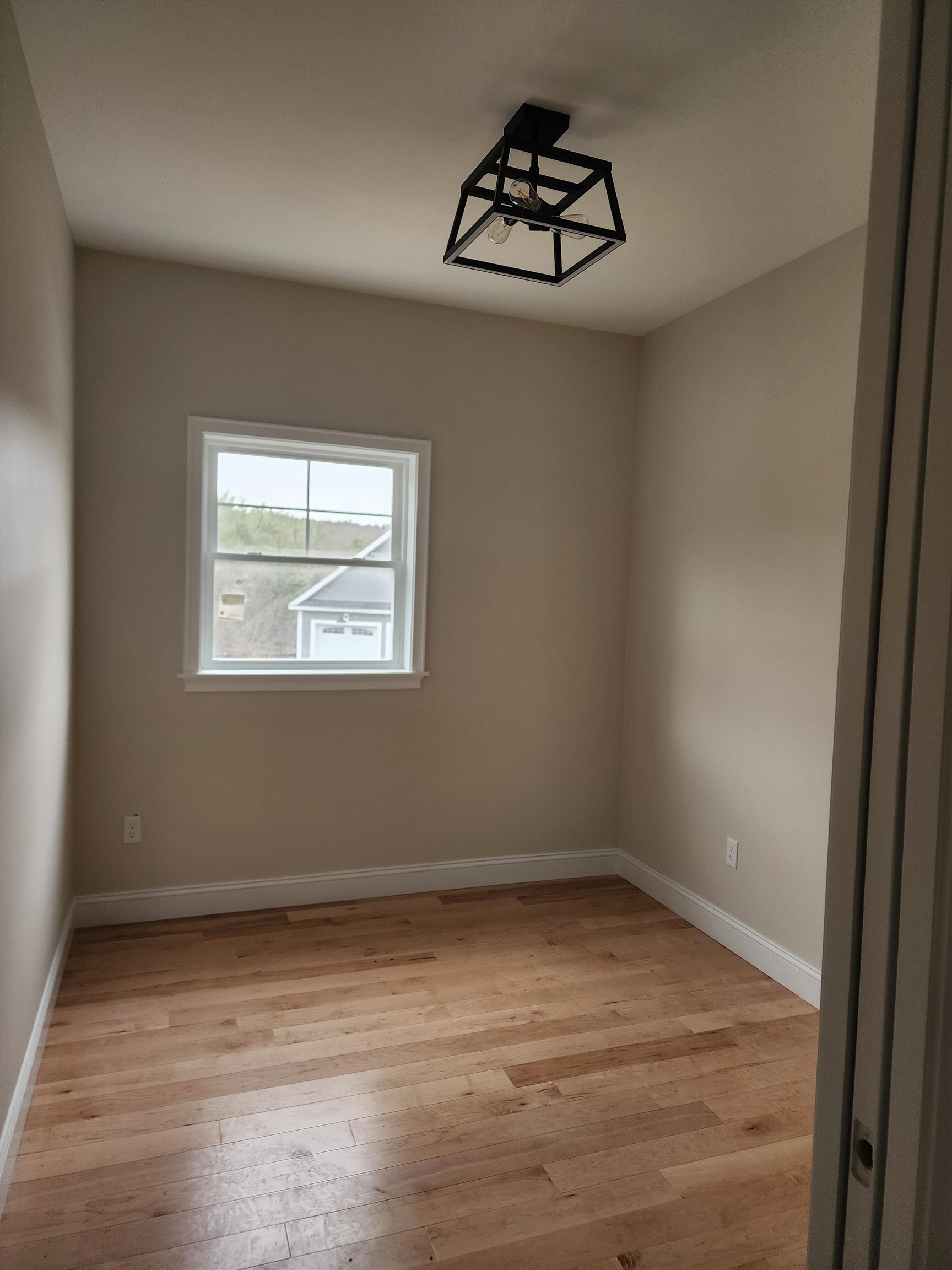 Chichester, New Hampshire 03258, United States, 2 Bedrooms Bedrooms, ,2 BathroomsBathrooms,Residential,Active,94939