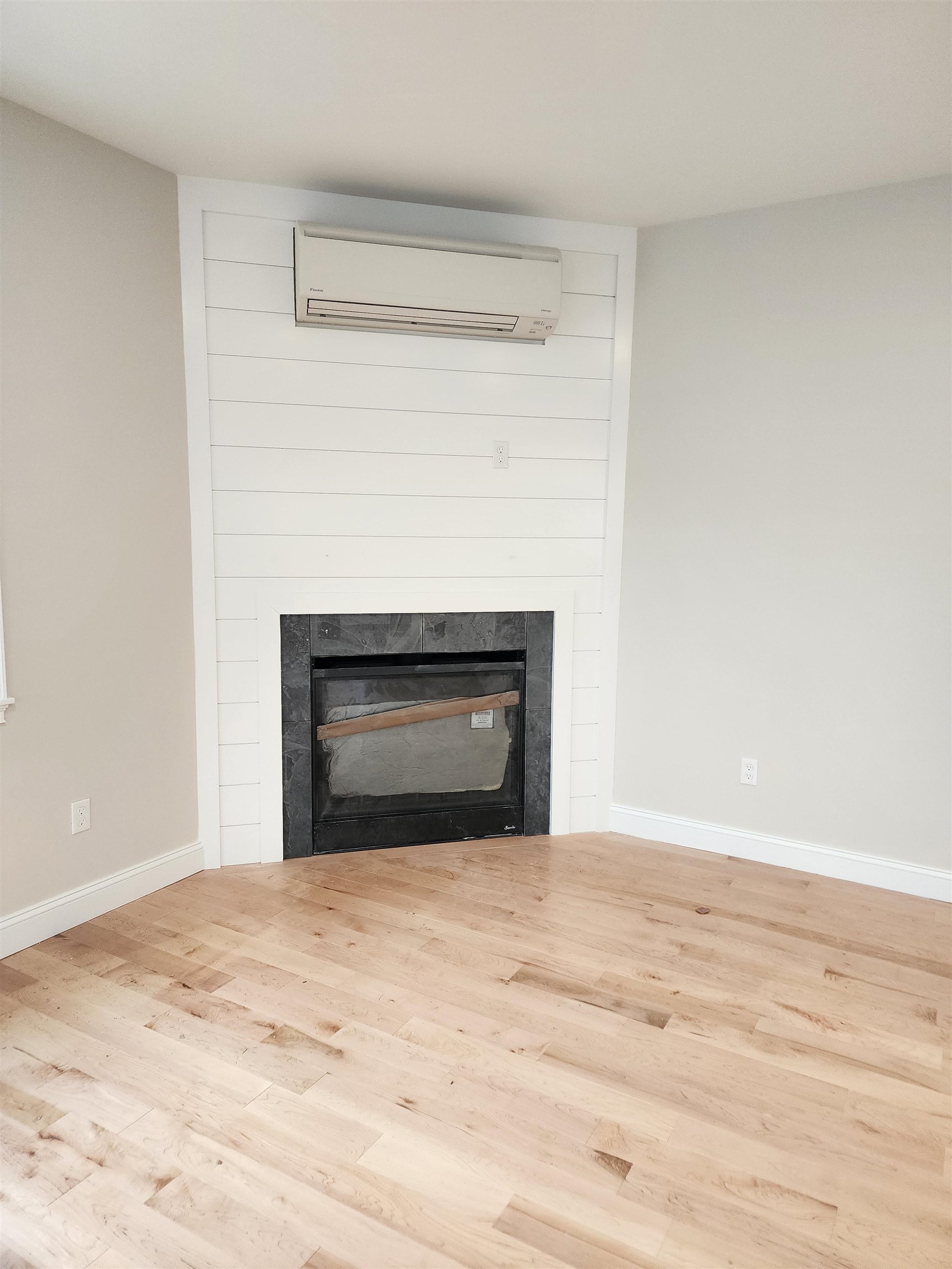 Chichester, New Hampshire 03258, United States, 2 Bedrooms Bedrooms, ,2 BathroomsBathrooms,Residential,Active,94939